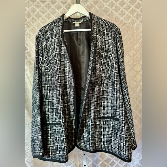 CJ Banks Black and White Tweed Band Collar Jacket. 3X - Picture 2 of 5